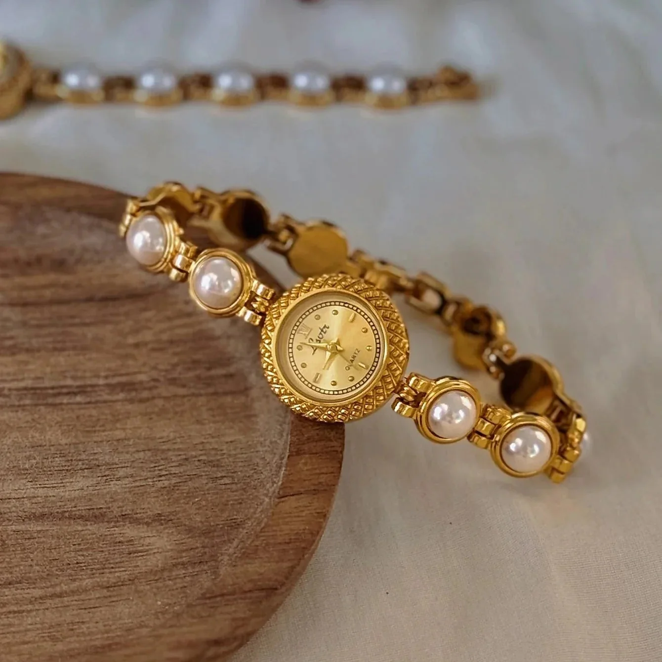 Anara Pearl Elegance Watch - Image 4